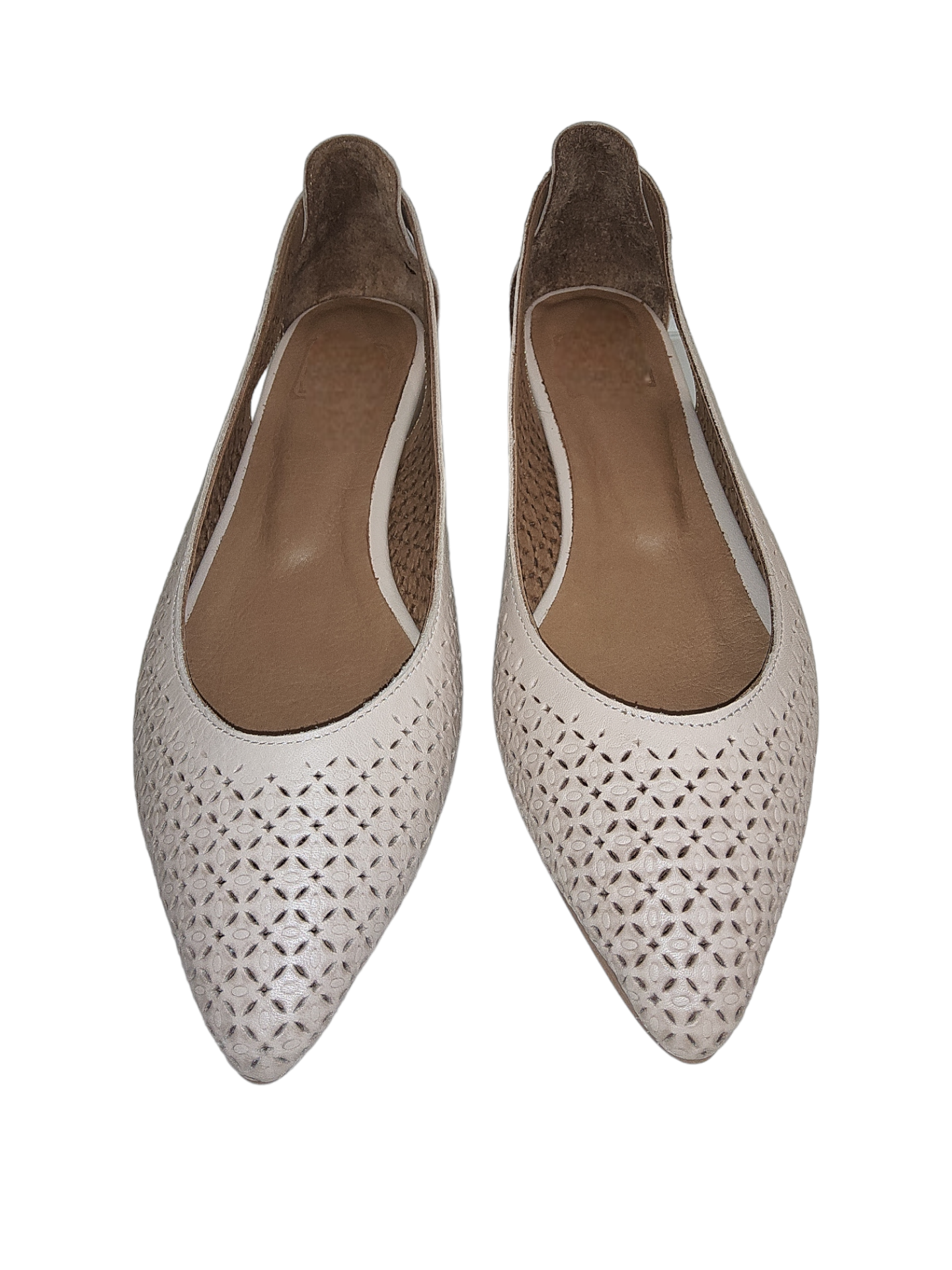 Beige leather pumps