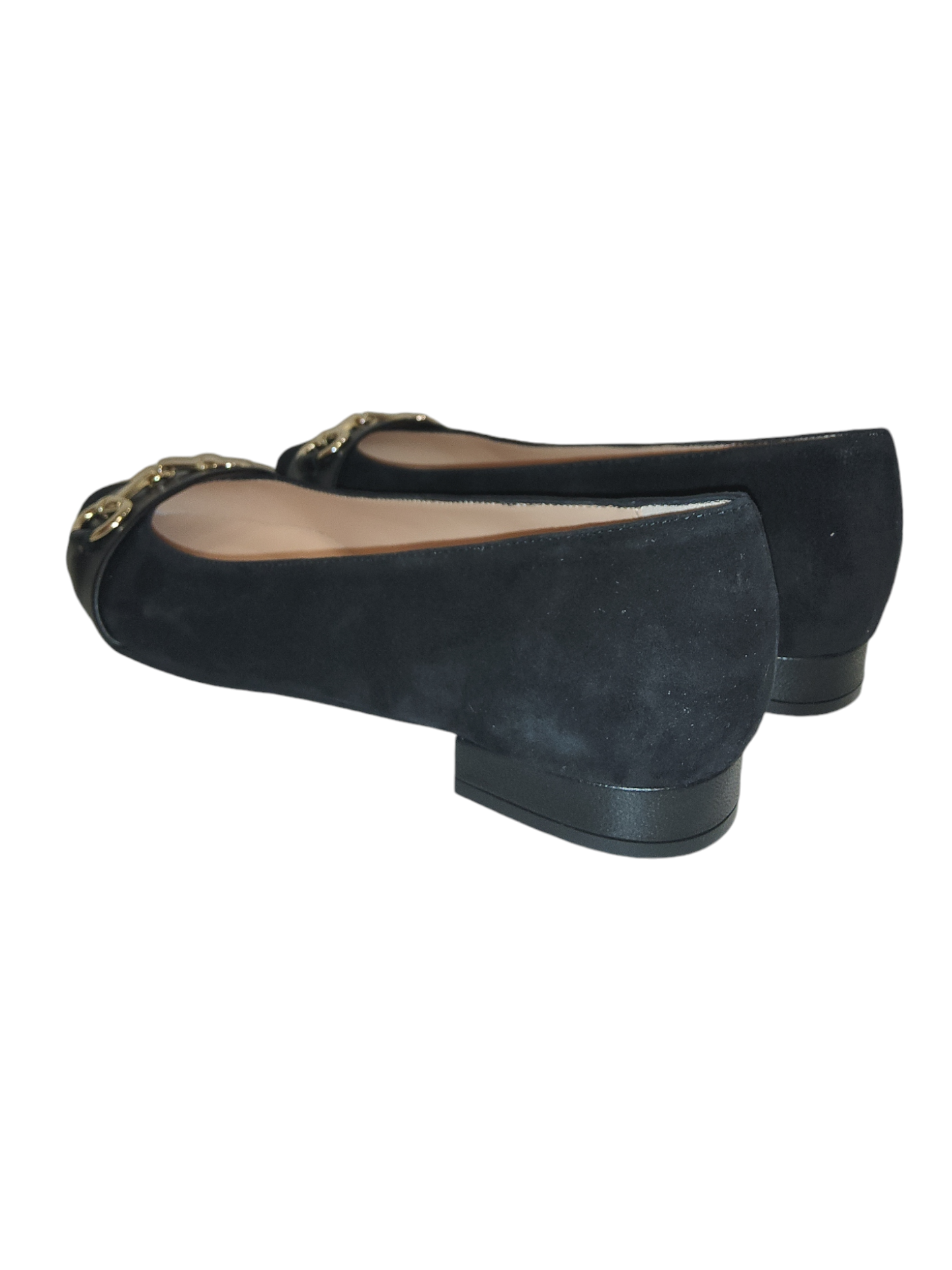 Black leather heeled shoe