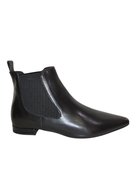 Black leather Chelsea boots