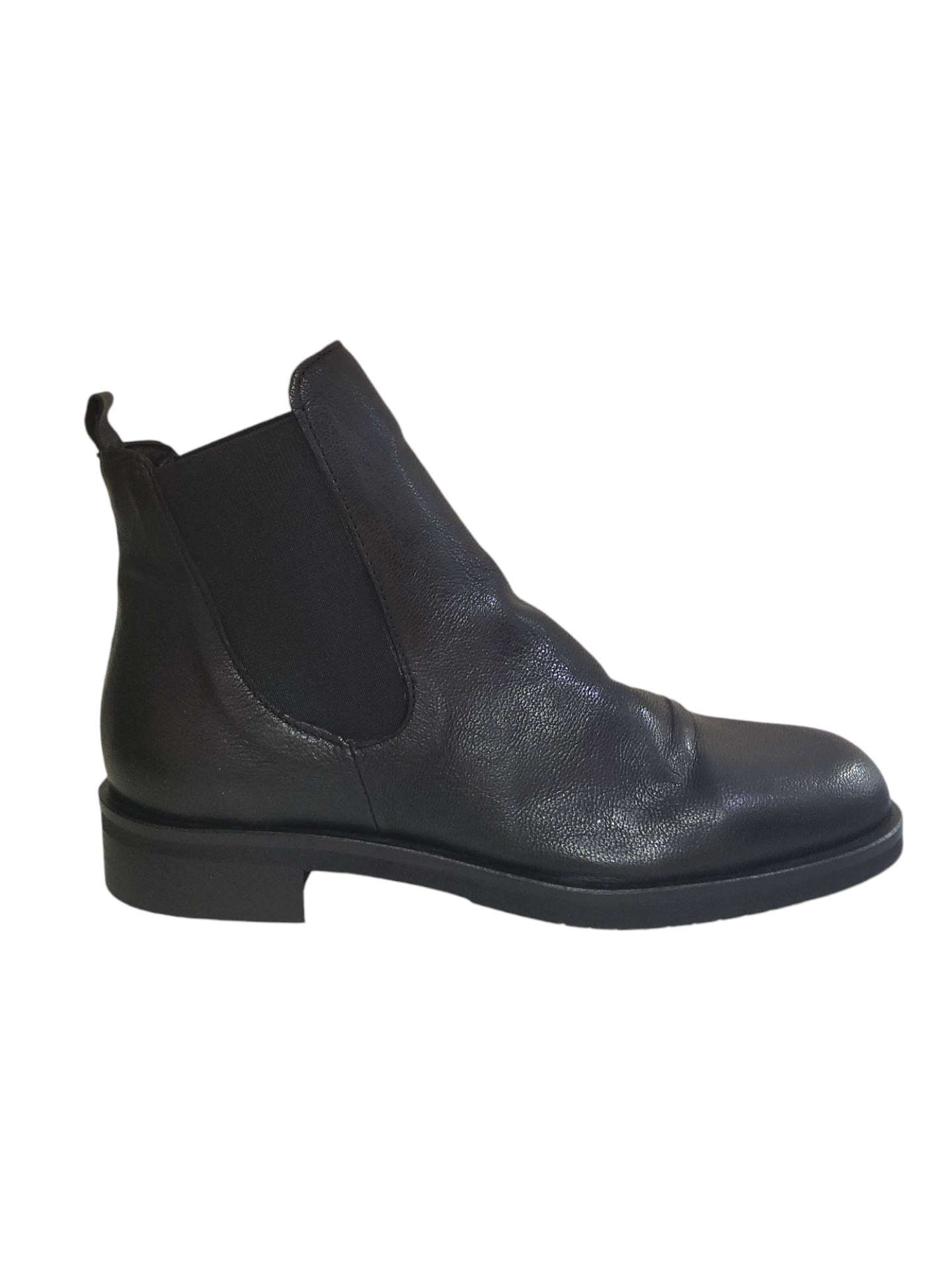 Black leather Chelsea boots