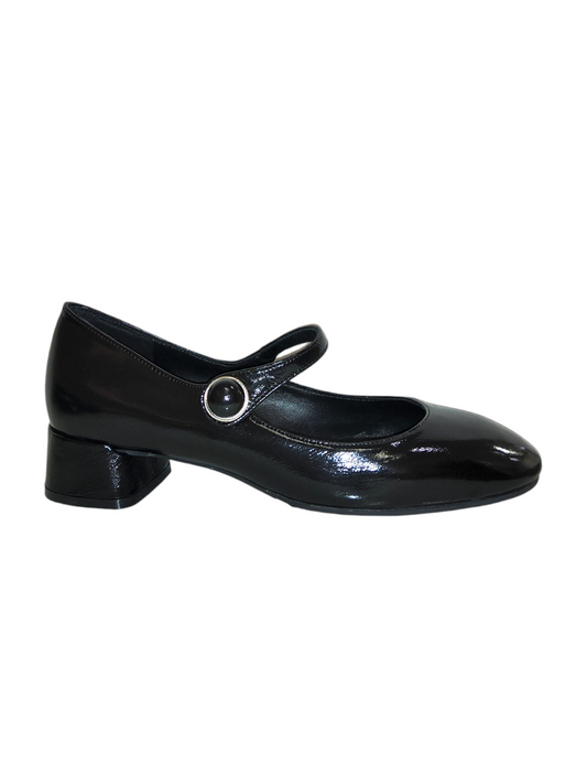 Black leather Mary Jane pumps