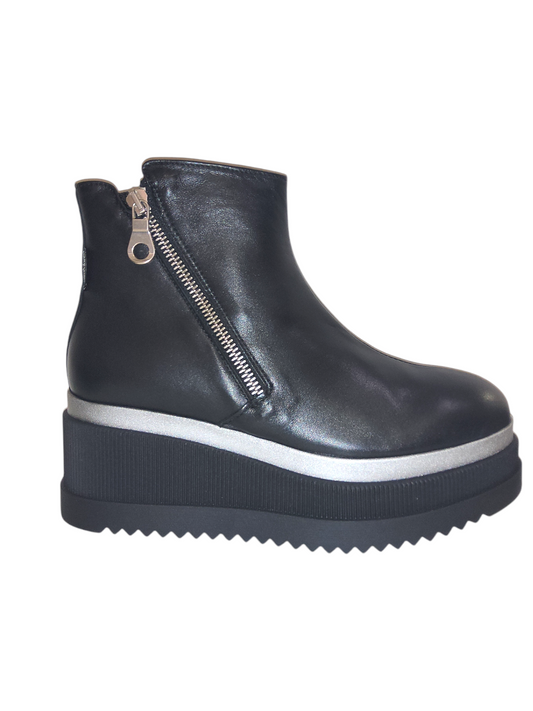 M.Moreo black leather platform boots