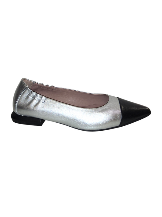 Silver leather pumps